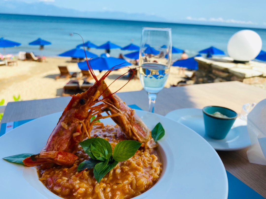 Peroulia Beach-Vounaria必去景点