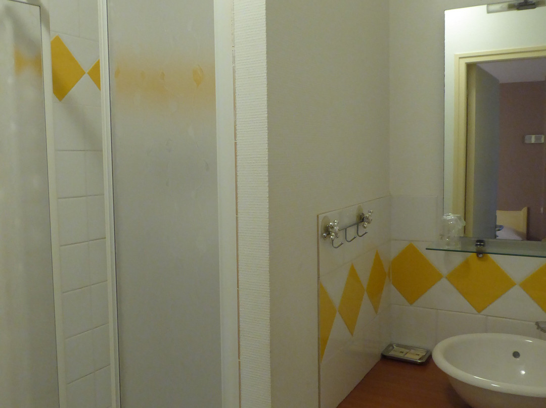 碧波荡漾酒店主图