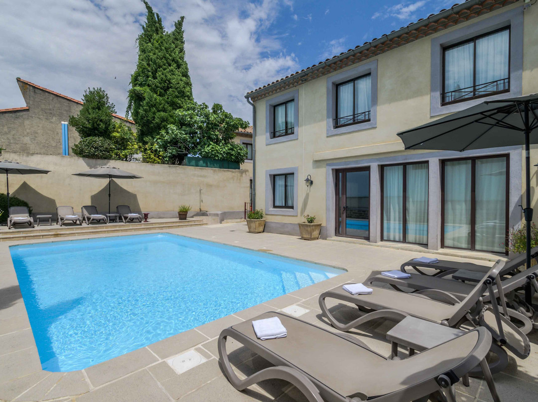 阿拉贡酒店主图