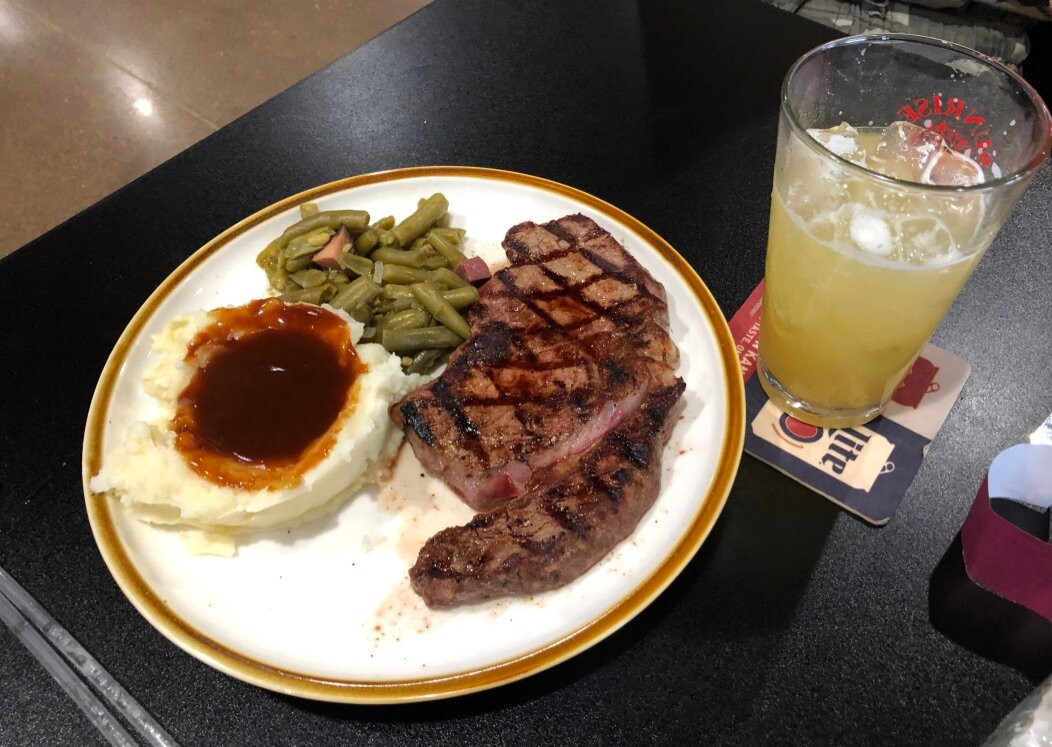 The Branding Iron Restaurant & Saloon景点图片