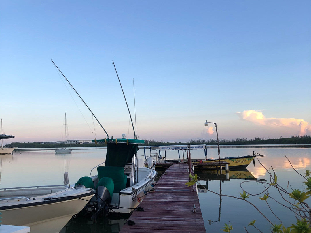 Fisherman's Inn Hotel主图