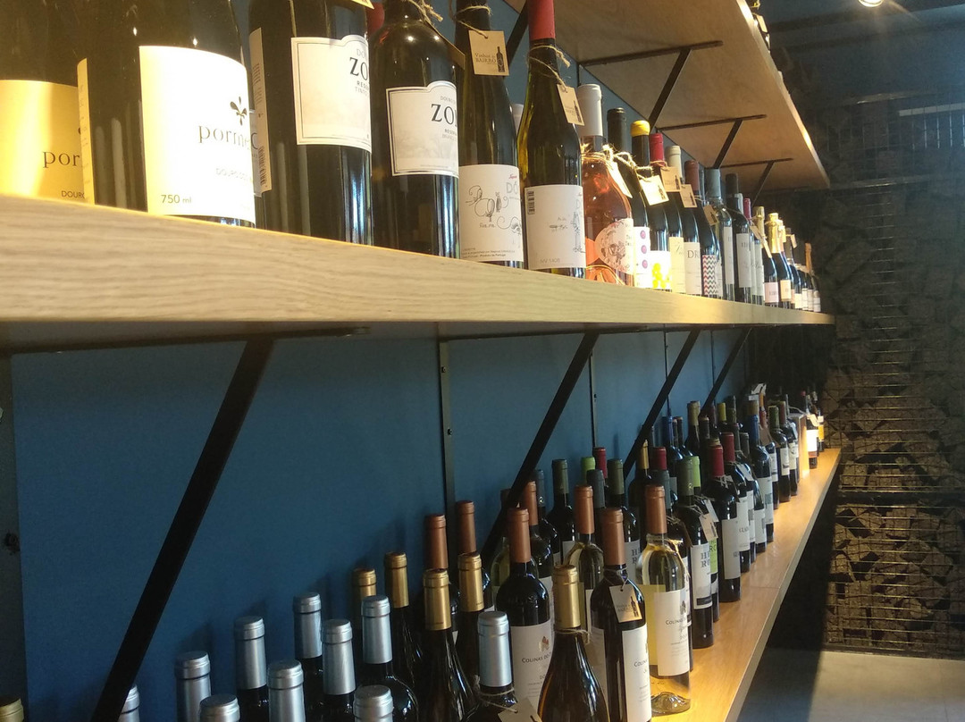 Vinhos do Bairro - Wine House-吉马良斯必去景点