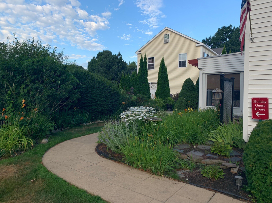 Holiday Guest House Bed & Breakfast主图