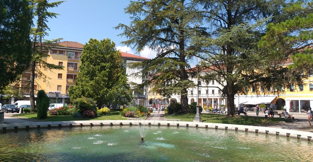 Piazza dei Martiri o Campedel景点图片