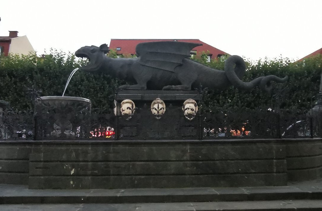 Lindwurmbrunnen景点图片