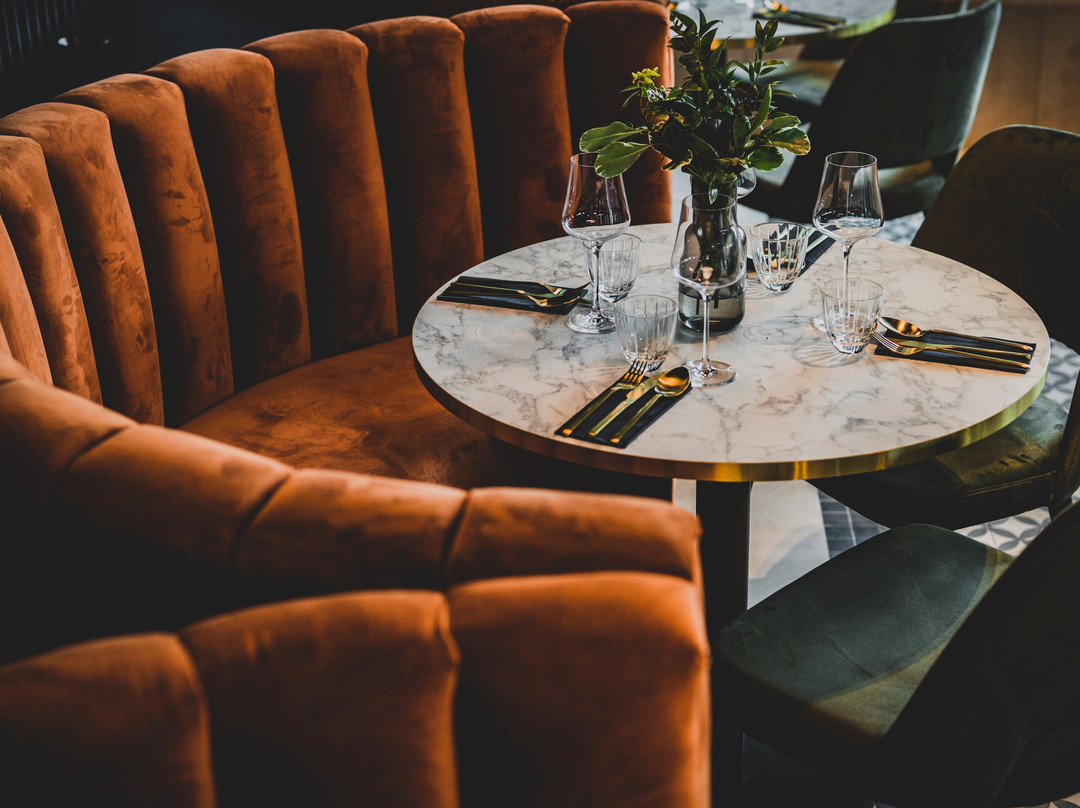 Clique Cafe & Bar