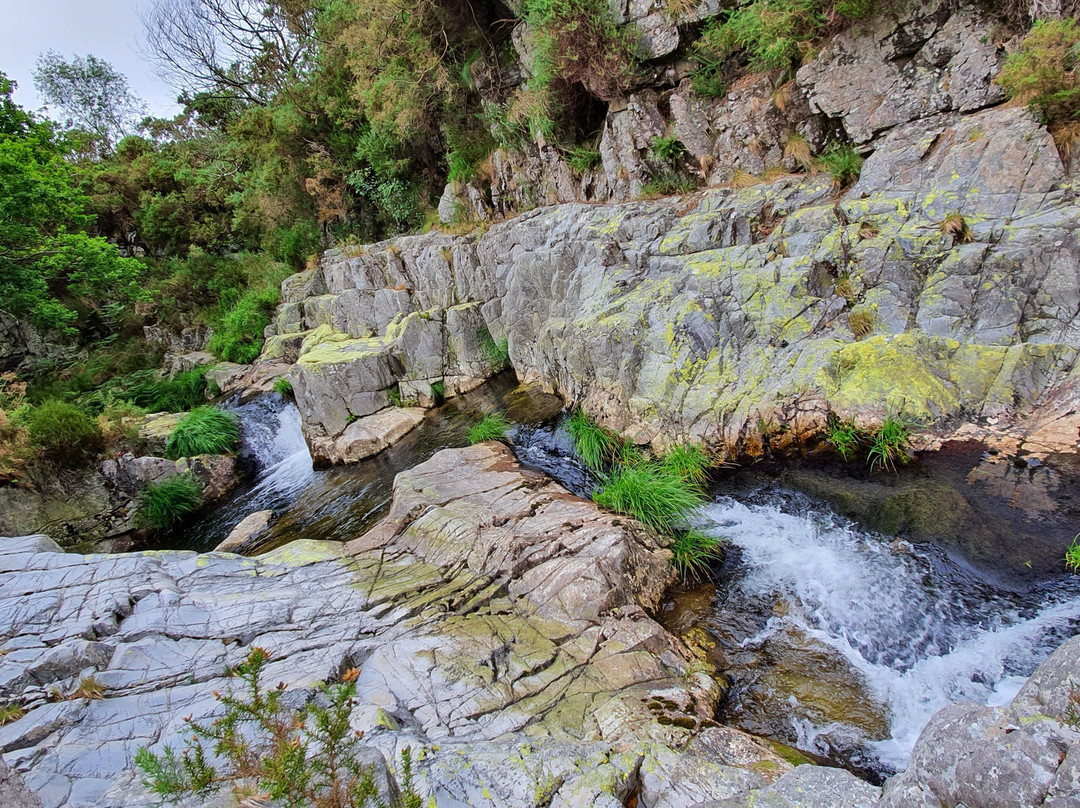 Cioyo Waterfalls景点图片