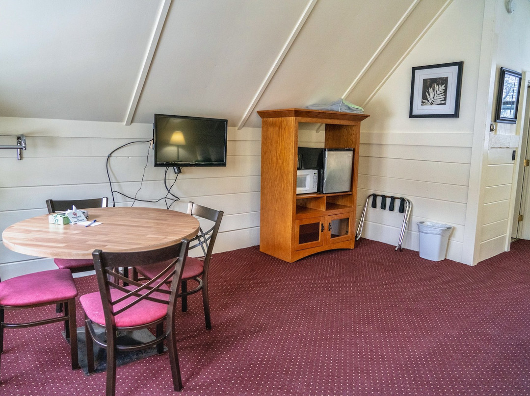 Mount Whittier Motel主图