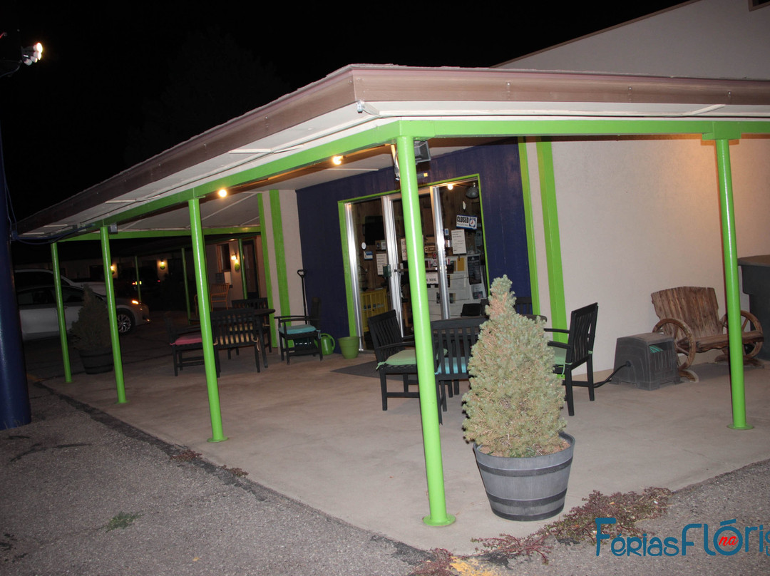 The Atomic Blue Motor-Inn主图