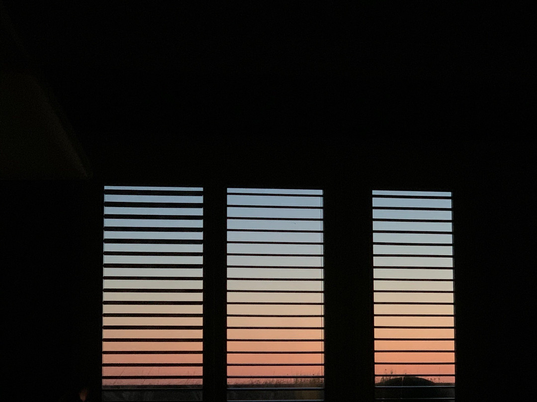 Shutters On the Banks主图