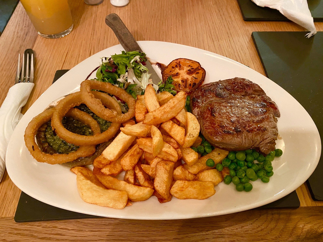 Three Horseshoes Inn主图