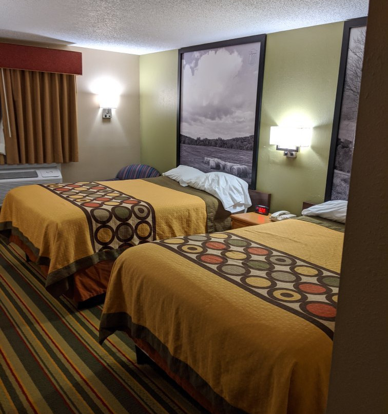 Super 8 by Wyndham St. Clair MO主图