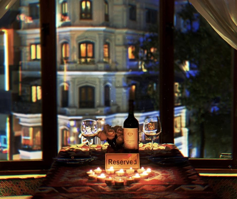 Amun Restaurant & Lounge