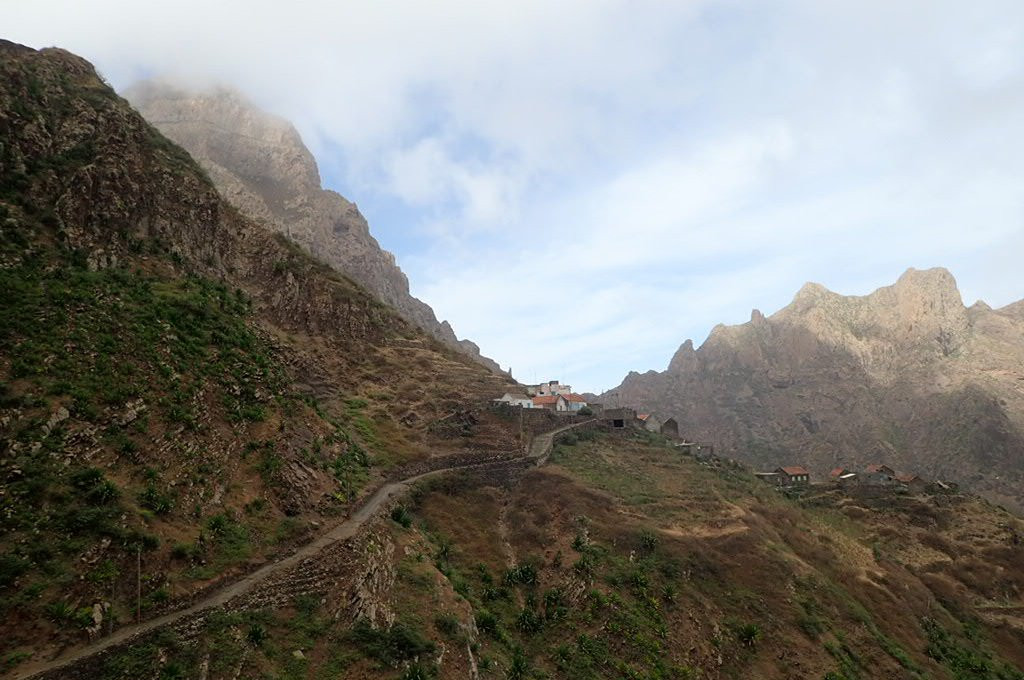 Rotxa Skribida Hiking and Tours景点图片