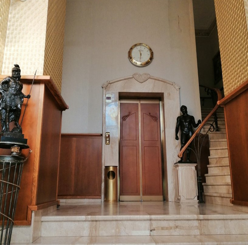 Grand Hotel London主图