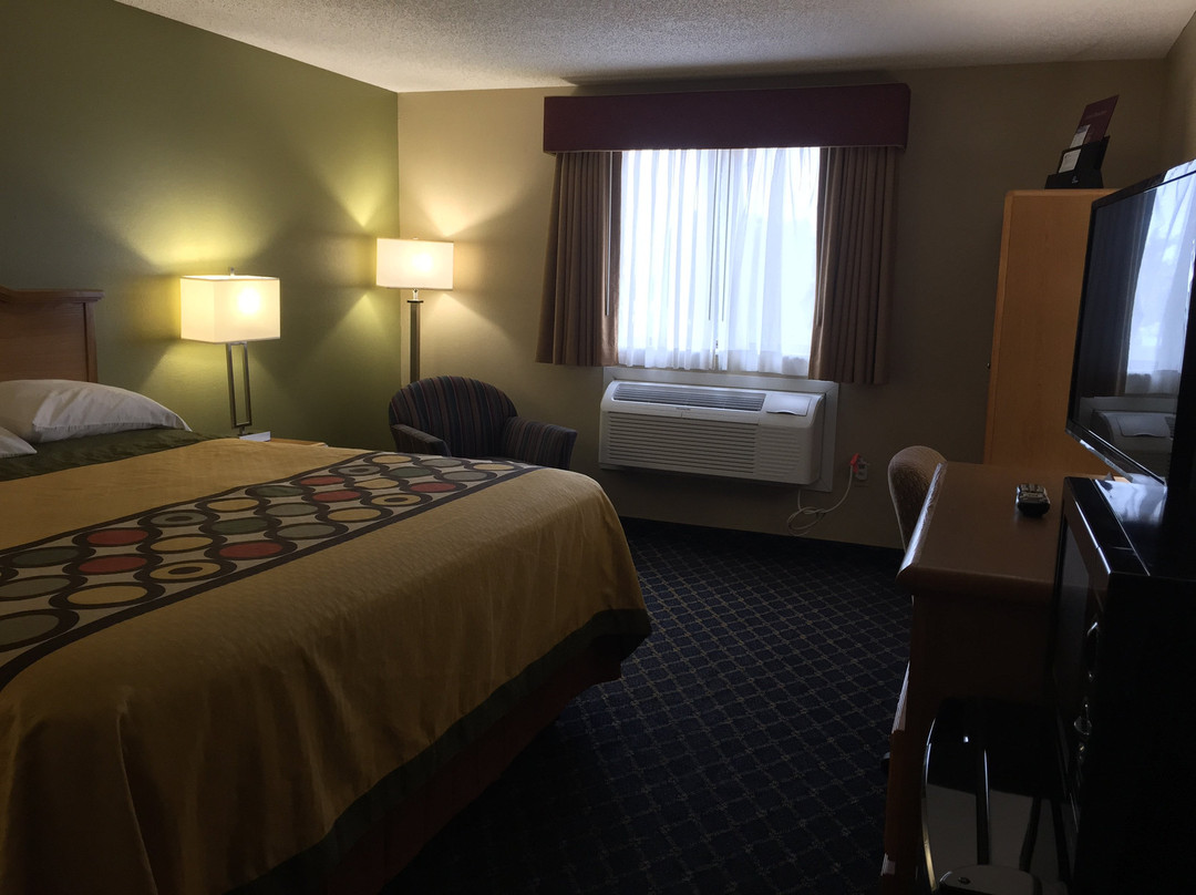 Super 8 by Wyndham St. Clair MO主图