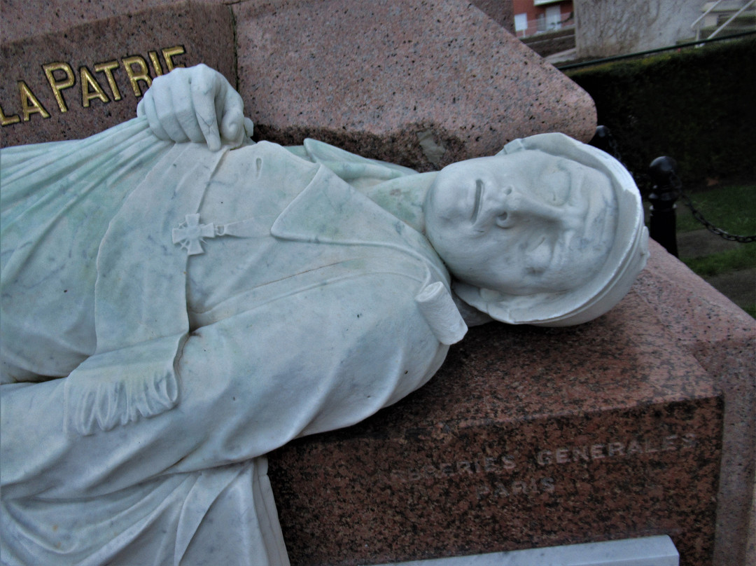 Monument communal-阿尔福维尔必去景点