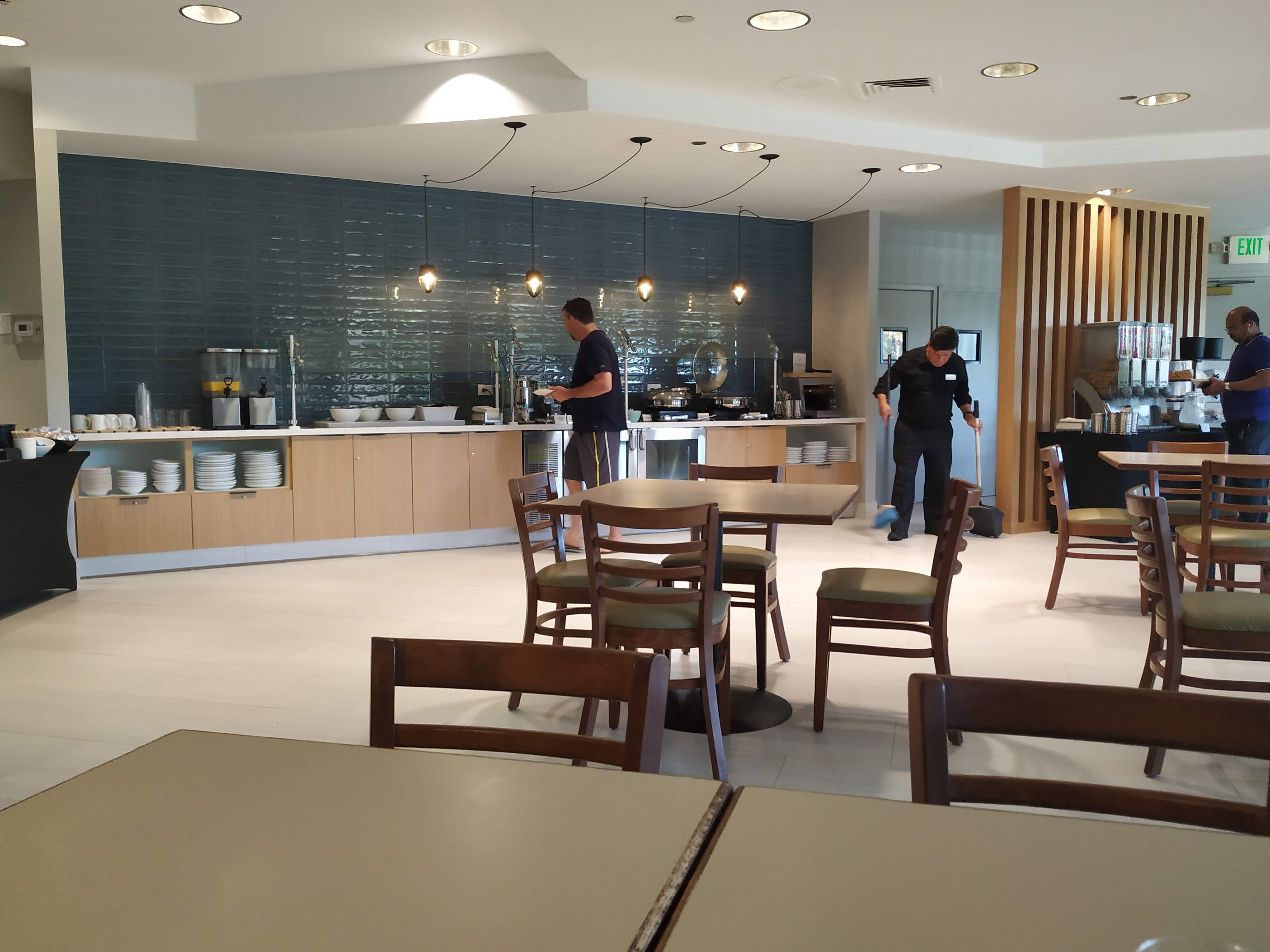 桑尼维尔卡尔森乡村套房旅馆-餐饮