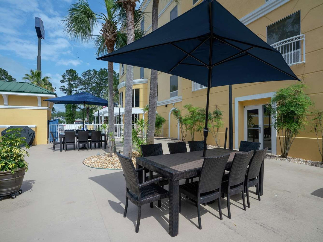 Hampton Inn & Suites Lake City主图