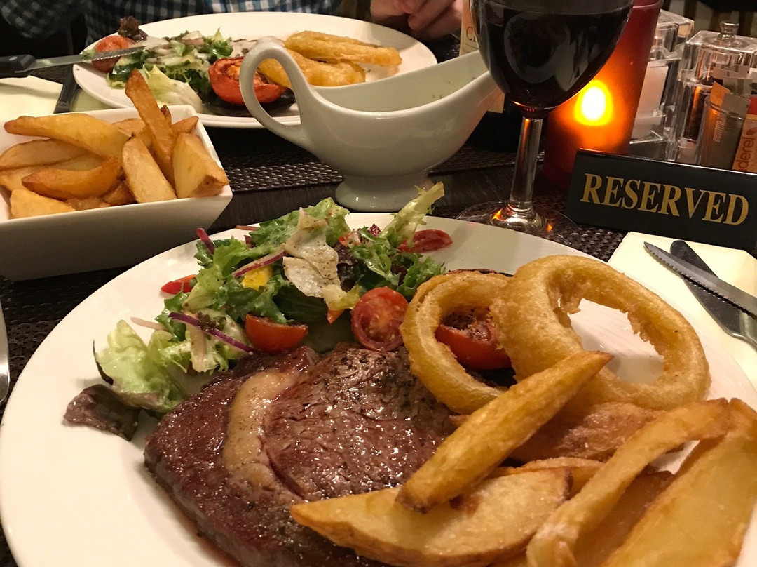 The Three Horseshoes Hotel主图