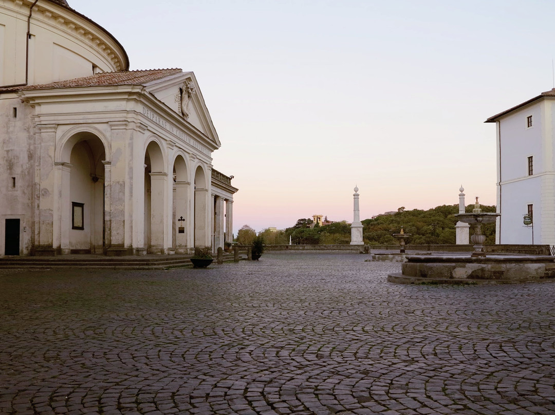 Piazza di Corte-阿里恰必去景点
