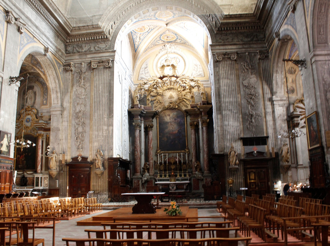 Église St-Benoît-卡斯特尔必去景点