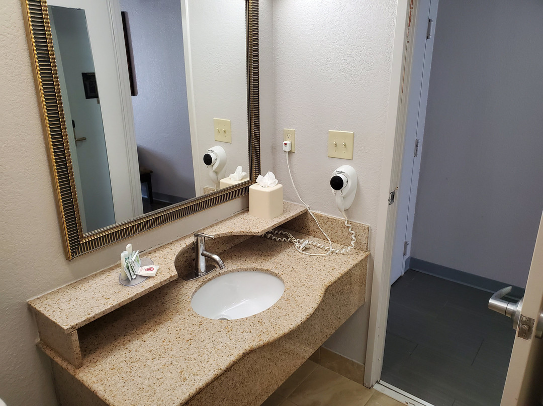 Clarion Hotel & Conference Center Leesburg主图