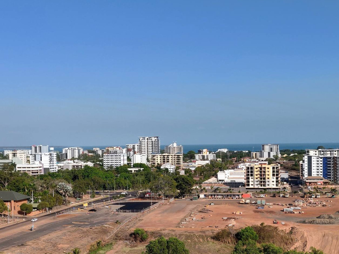 禅季华美达套房酒店主图