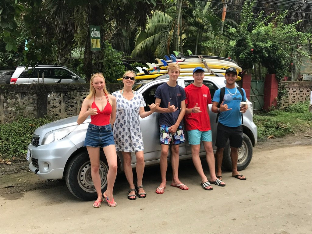 El Gato Rojas Surf School景点图片