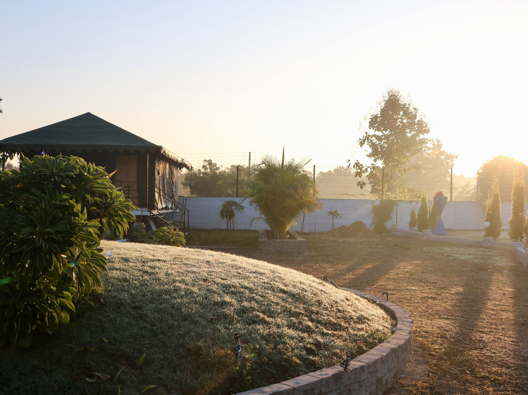 Love Inn Nagzira Resorts主图