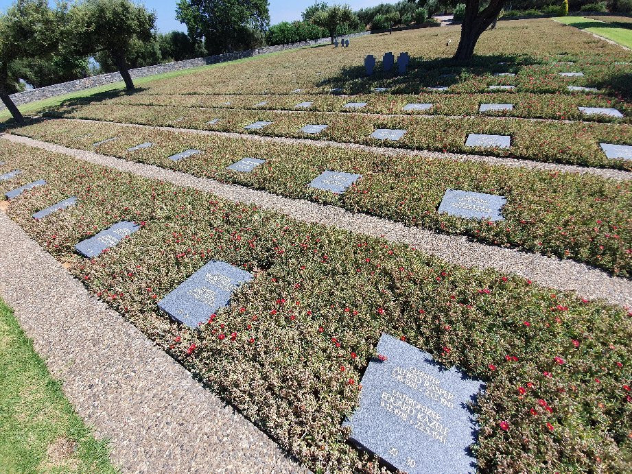 German Military Cemetery景点图片