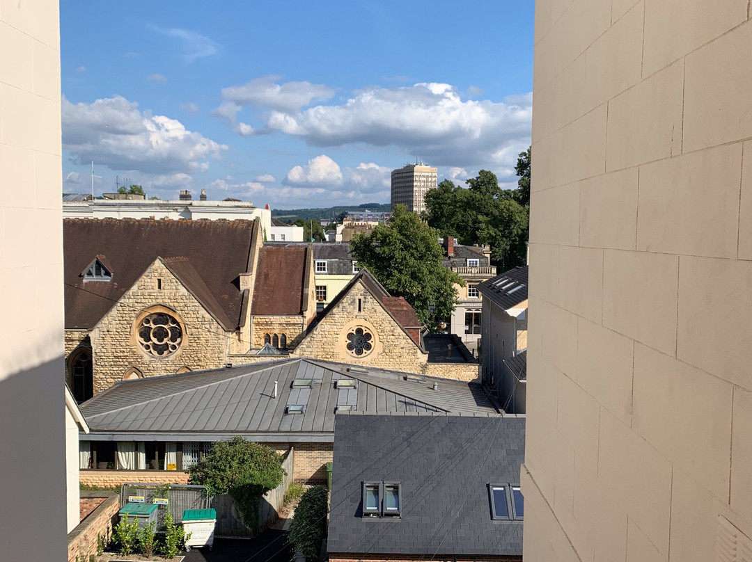 布拉德利酒店主图