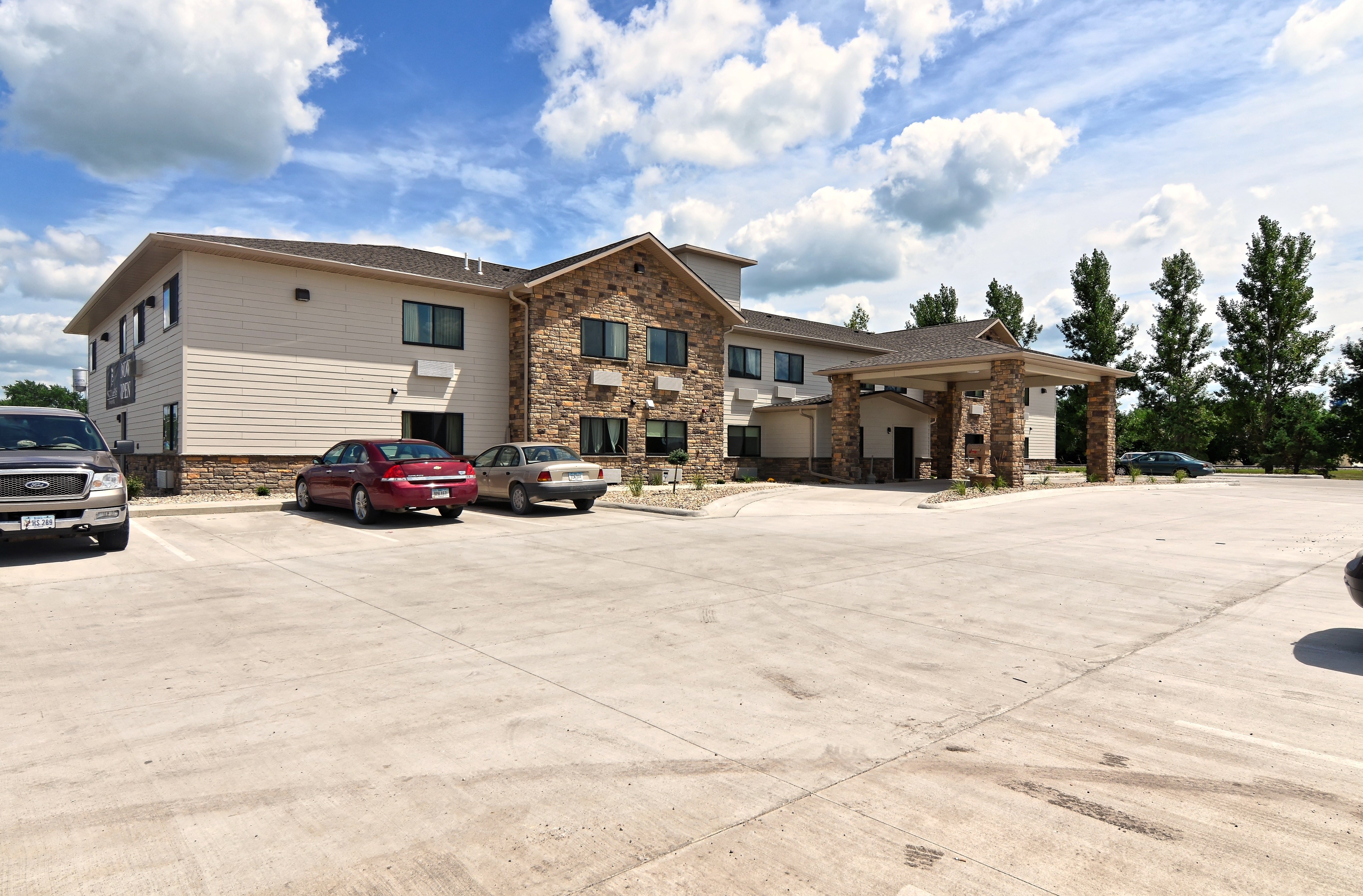Cobblestone Inn & Suites - Clarion-官方