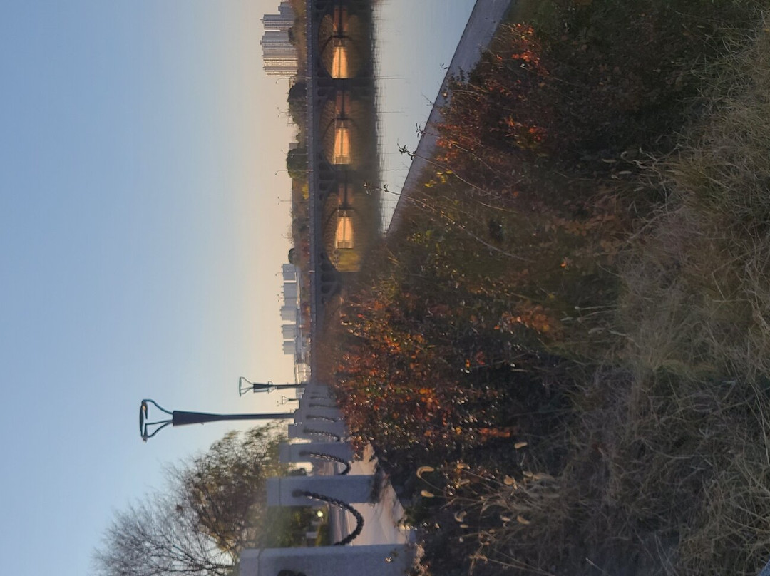 金华艾青文化公园-金华市必去景点