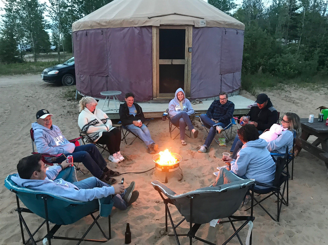 2 Seasons Adventures-Hay River必去景点