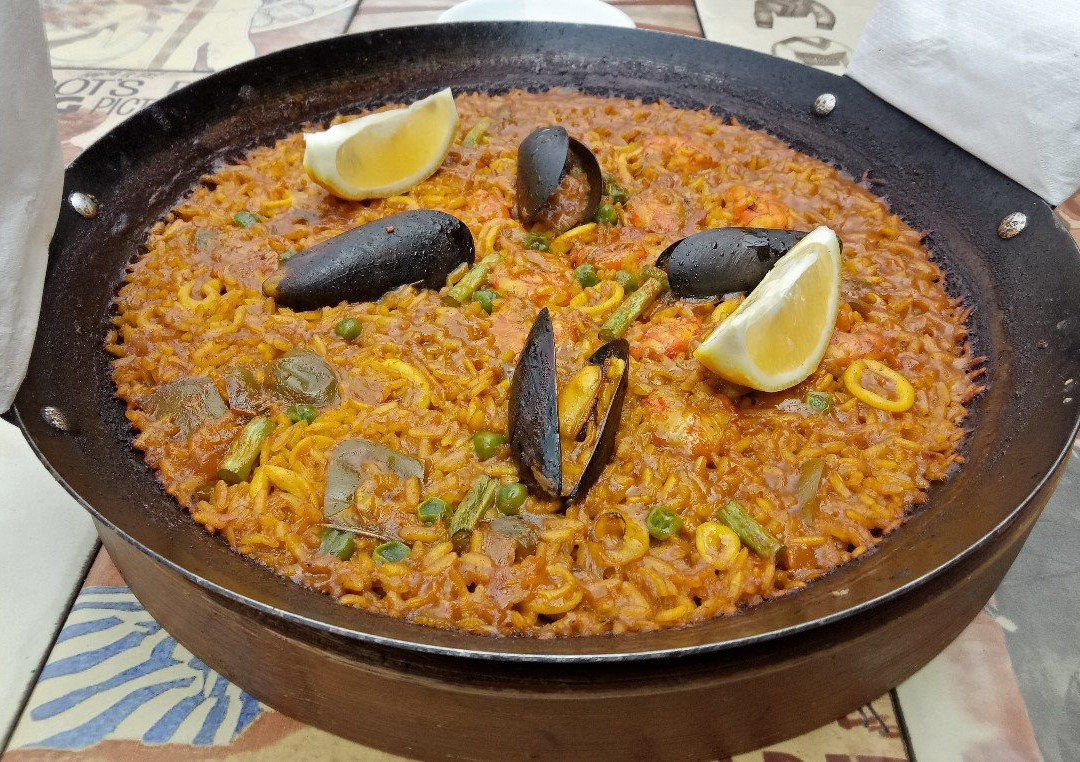 Plan B in Red & White - Blok M