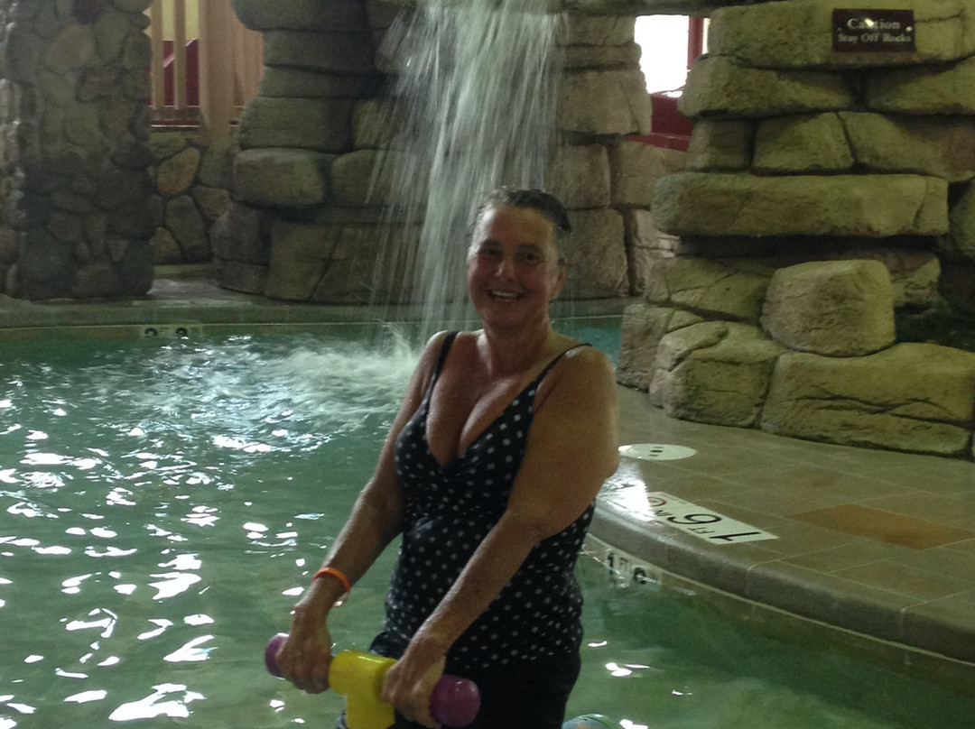 蓝绿圣诞山村阿森德度假酒店主图