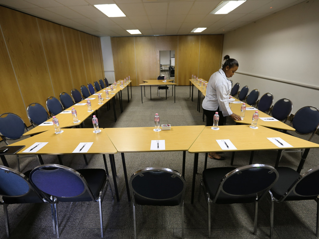 Hotel Savoy and Conference Centre主图