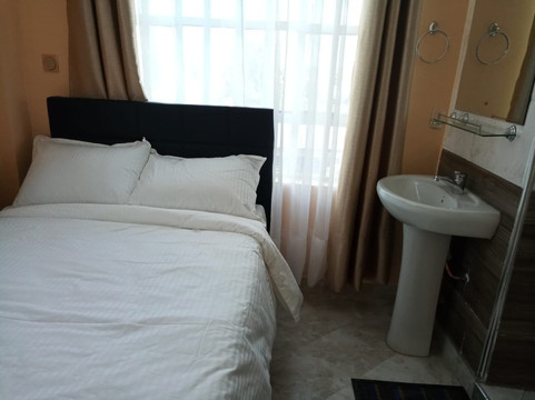 肯塔尼亚酒店主图