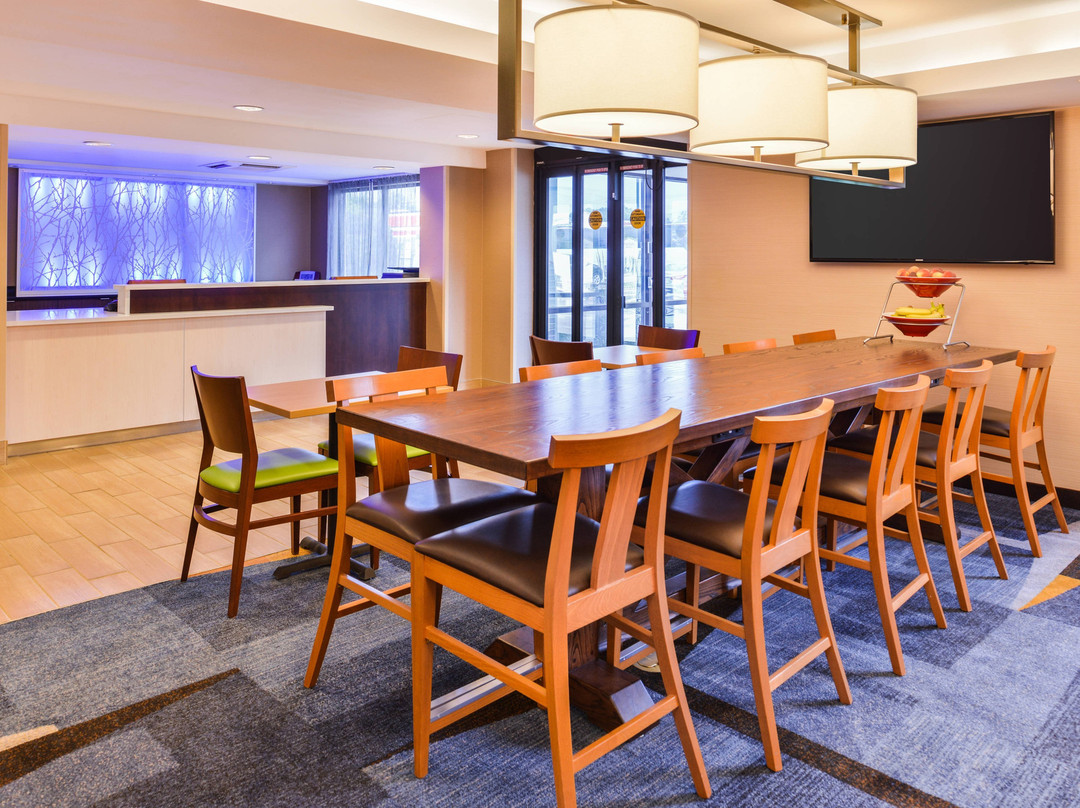 科宁河畔费尔菲尔德客栈主图