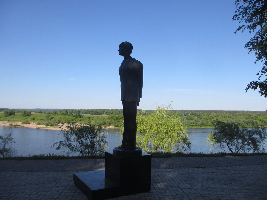 Monument to Bella Akhmadulina-Tarusa必去景点