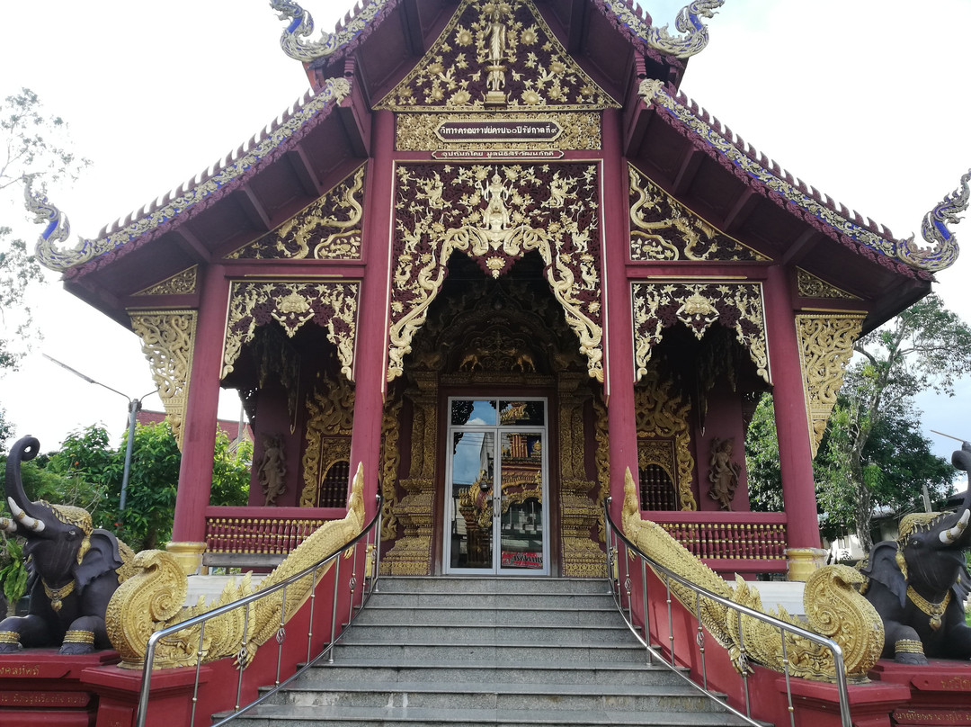 Wat Chedi Ngam Temple-芳县必去景点