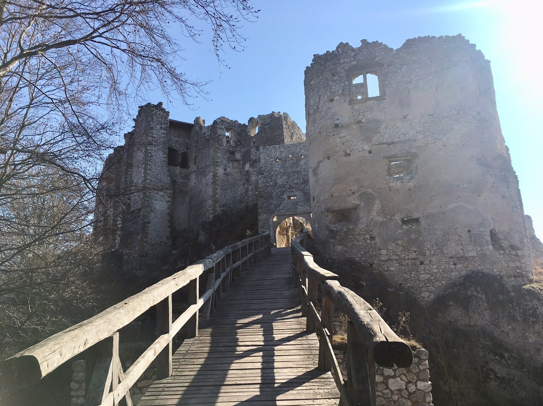 Uhrovec Castle景点图片