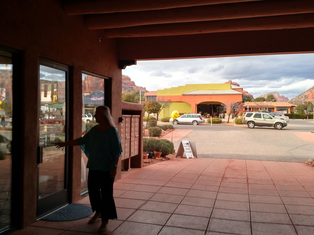 Sedona Hummingbird Gallery-Village of Oak Creek必去景点