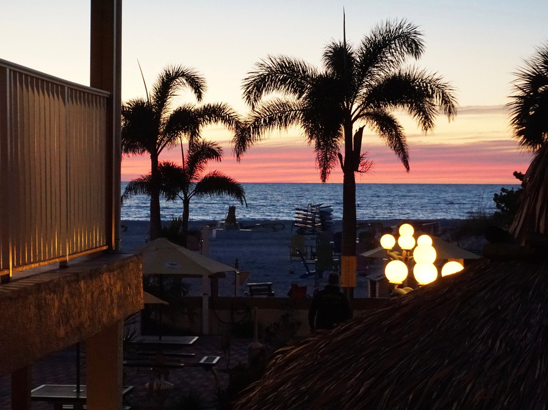 Plaza Beach Hotel - Beachfront Resort主图