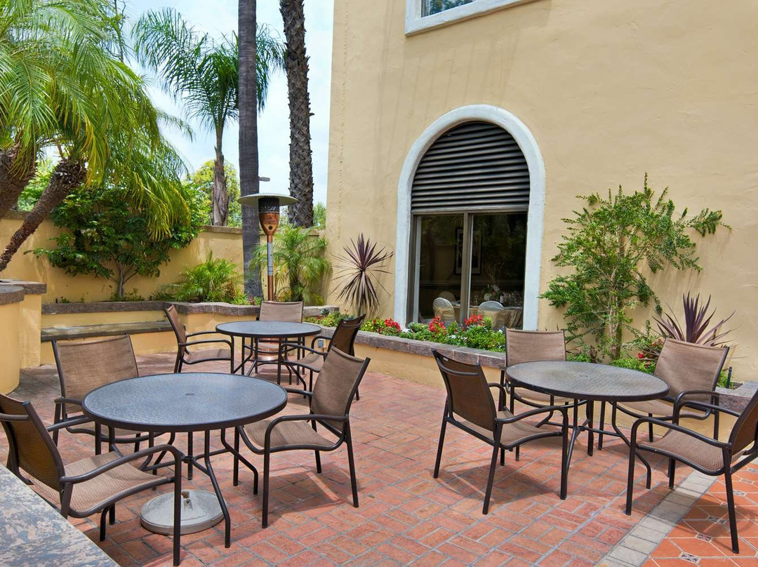 Embassy Suites by Hilton Los Angeles Downey主图