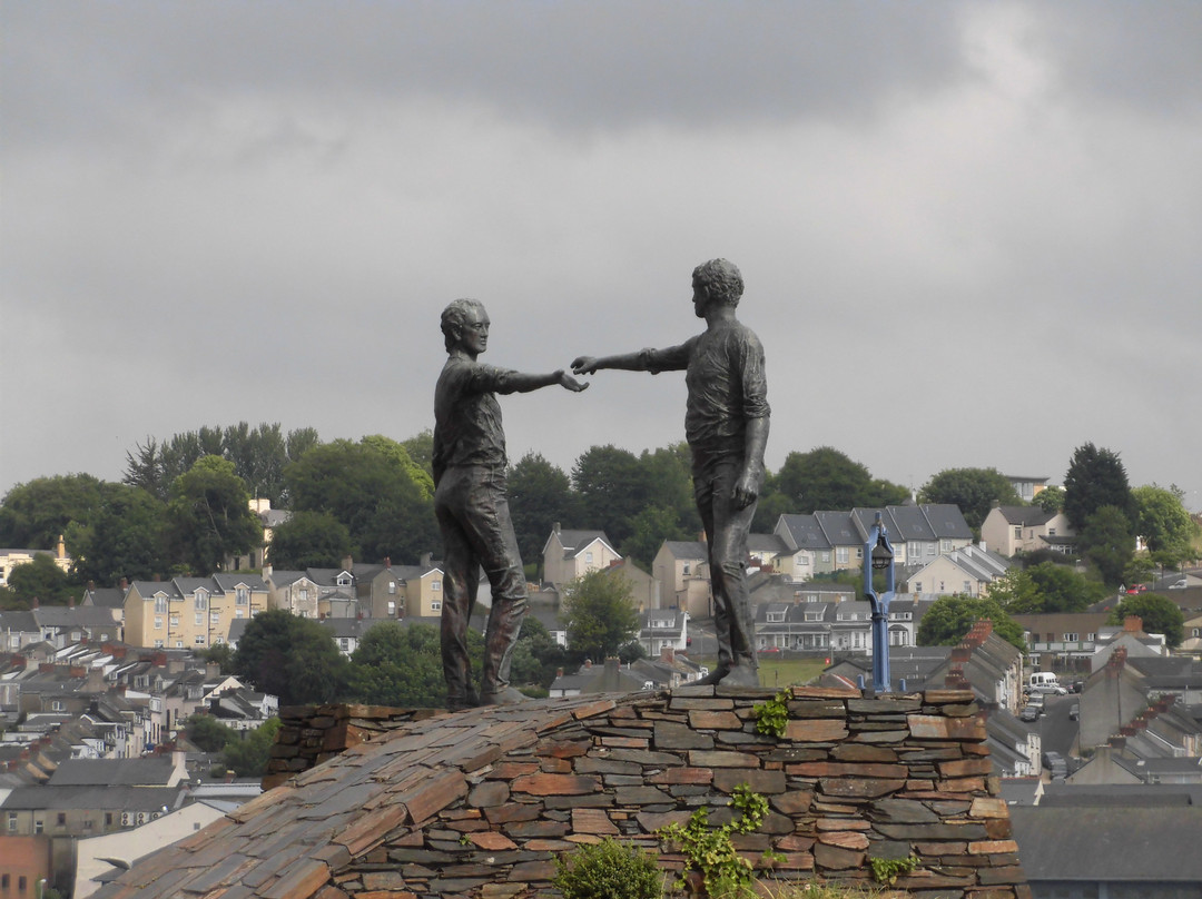 Hands Across the Divide Monument-德里必去景点