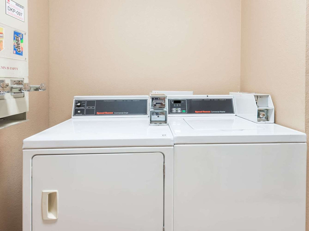 Super 8 by Wyndham Greenville主图