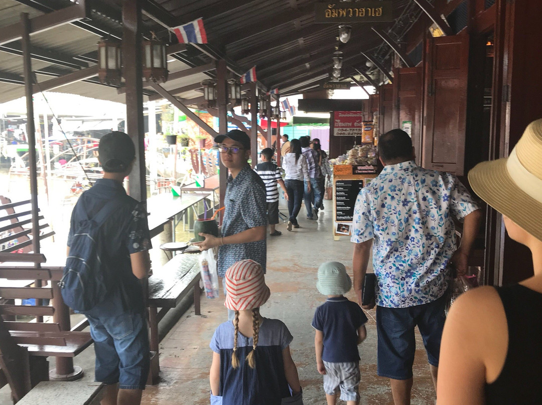 瓦拉卡班素仁安帕瓦酒店主图