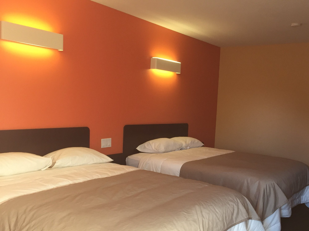 Riverside Motel主图